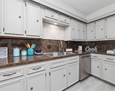22122 Woodrose Drive - Photo Thumbnail 15