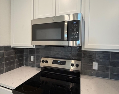 10661 Berry Branch - Photo Thumbnail 5