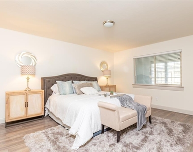 12633 Memorial Drive - Photo Thumbnail 11