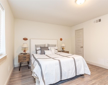 12633 Memorial Drive - Photo Thumbnail 14