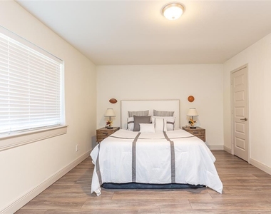 12633 Memorial Drive - Photo Thumbnail 15