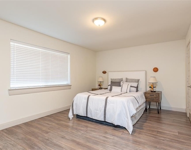12633 Memorial Drive - Photo Thumbnail 13