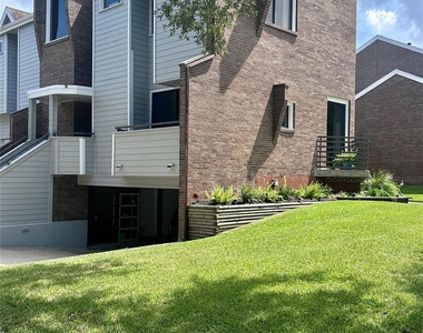 1931 Enterprise Avenue - Photo Thumbnail 3