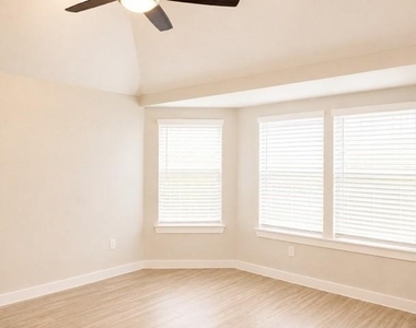 8150 Royal Breeze Drive - Photo Thumbnail 3