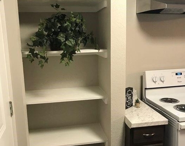 216 W Republic Street - Photo Thumbnail 7
