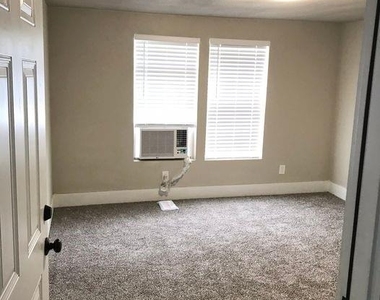 216 W Republic Street - Photo Thumbnail 5