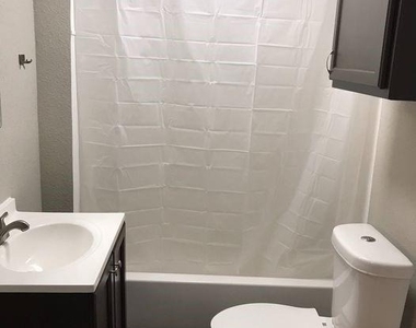 216 W Republic Street - Photo Thumbnail 4