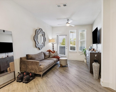 2200 Beacon Circle - Photo Thumbnail 2