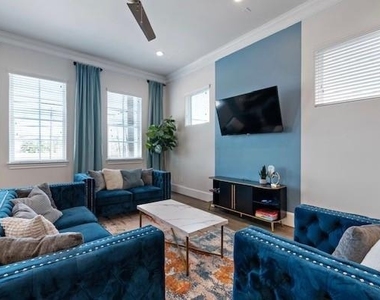 805 Bringhurst Street - Photo Thumbnail 16