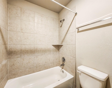 4329 Mcgregor Bluff Lane - Photo Thumbnail 13