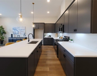 1806 Line Street - Photo Thumbnail 5