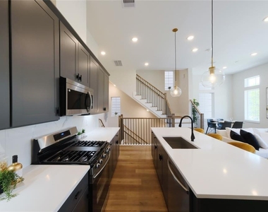 1806 Line Street - Photo Thumbnail 7