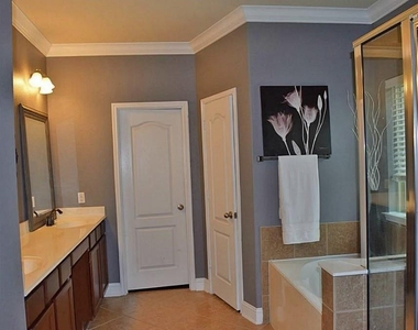 14502 Dakota Bend Drive - Photo Thumbnail 7