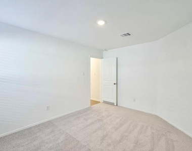 6313 Barrington Cliff Trail - Photo Thumbnail 9