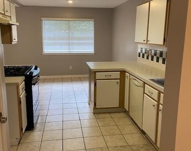 10811 Great Bridge Drive - Photo Thumbnail 2