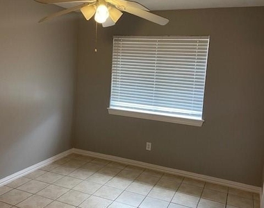 10811 Great Bridge Drive - Photo Thumbnail 5