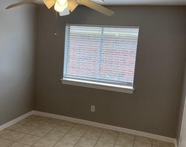 10811 Great Bridge Drive - Photo Thumbnail 7