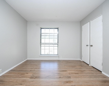 4258 Belle Park Drive - Photo Thumbnail 13