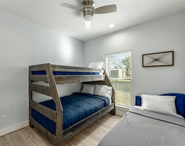294 Debbie Lane - Photo Thumbnail 10