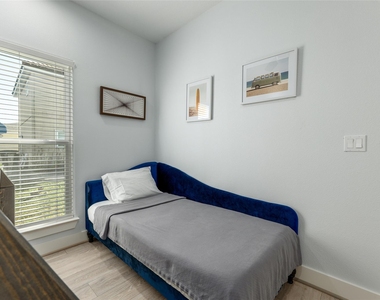 294 Debbie Lane - Photo Thumbnail 11