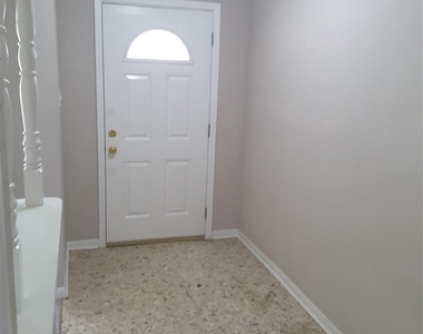 18521 Railroad Avenue - Photo Thumbnail 4