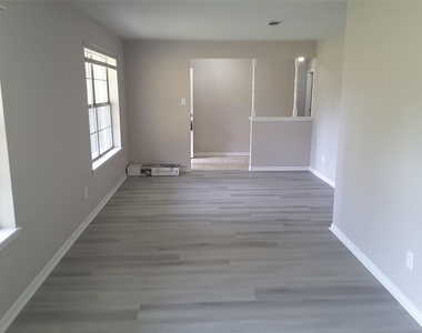 18521 Railroad Avenue - Photo Thumbnail 5