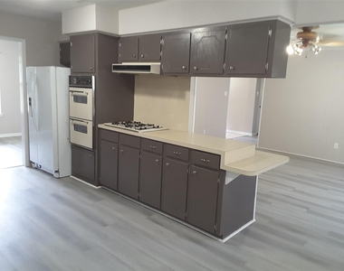 18521 Railroad Avenue - Photo Thumbnail 10