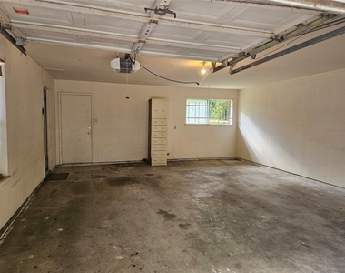 18521 Railroad Avenue - Photo Thumbnail 27