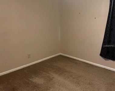 8203 N Klondyke Street - Photo Thumbnail 4