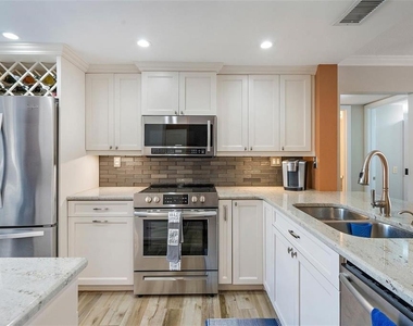 6277 Bahia Del Mar Boulevard - Photo Thumbnail 10