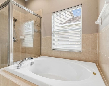 3553 Morgans Bluff Court - Photo Thumbnail 38