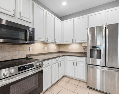 3553 Morgans Bluff Court - Photo Thumbnail 16