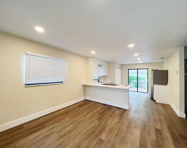 1016 9th Avenue - Photo Thumbnail 3