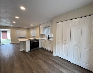 1016 9th Avenue - Photo Thumbnail 2