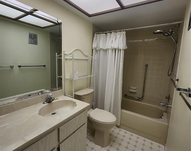 2842 Highlands Boulevard - Photo Thumbnail 13