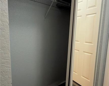 5031 Sunridge Palms Drive - Photo Thumbnail 12
