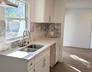 3006 E Anderson Street - Photo Thumbnail 4
