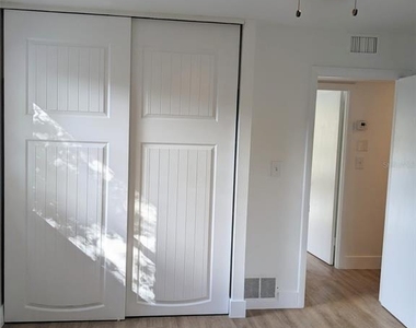 3006 E Anderson Street - Photo Thumbnail 5