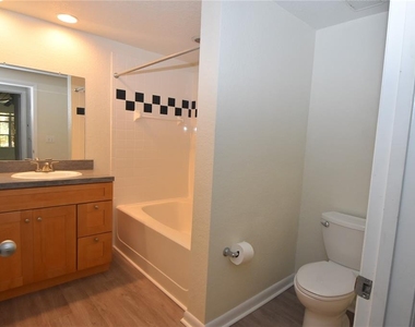 2402 W Azeele Street - Photo Thumbnail 3
