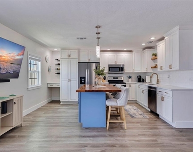 5266 Beach Drive Se - Photo Thumbnail 4
