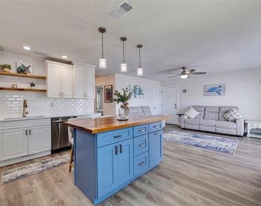 5266 Beach Drive Se - Photo Thumbnail 3