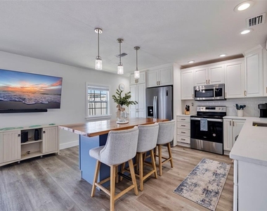 5266 Beach Drive Se - Photo Thumbnail 6