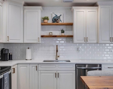 5266 Beach Drive Se - Photo Thumbnail 7