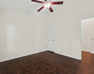 5520 Kinglethill Drive - Photo Thumbnail 12