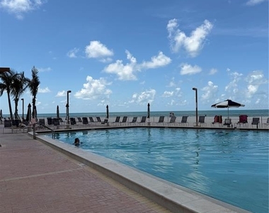 17920 Gulf Boulevard - Photo Thumbnail 13
