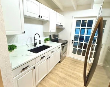 2446 Shelley Street - Photo Thumbnail 4
