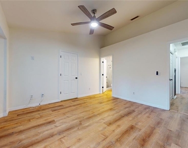 315 S Edison Avenue - Photo Thumbnail 4