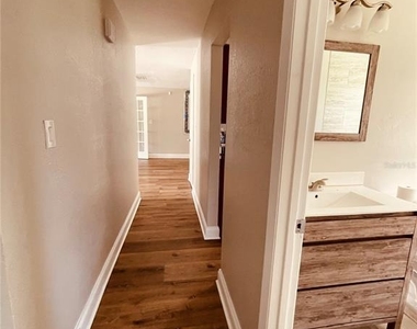 3210 Laurel Lane - Photo Thumbnail 10