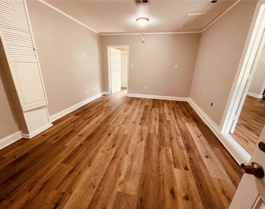 3210 Laurel Lane - Photo Thumbnail 6
