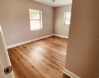 3210 Laurel Lane - Photo Thumbnail 11